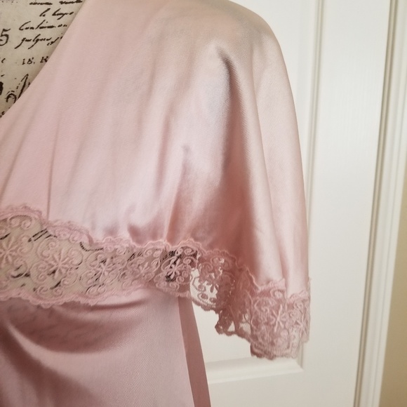 Pink Negligee Gown & Robe Set - Picture 7 of 8